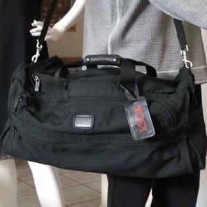 tumi large duffel bag